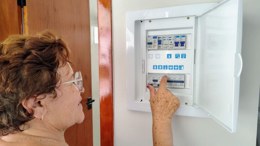 Cambiar el cuadro eléctrico en Valencia: cuándo es obligatorio y cuánto cuesta