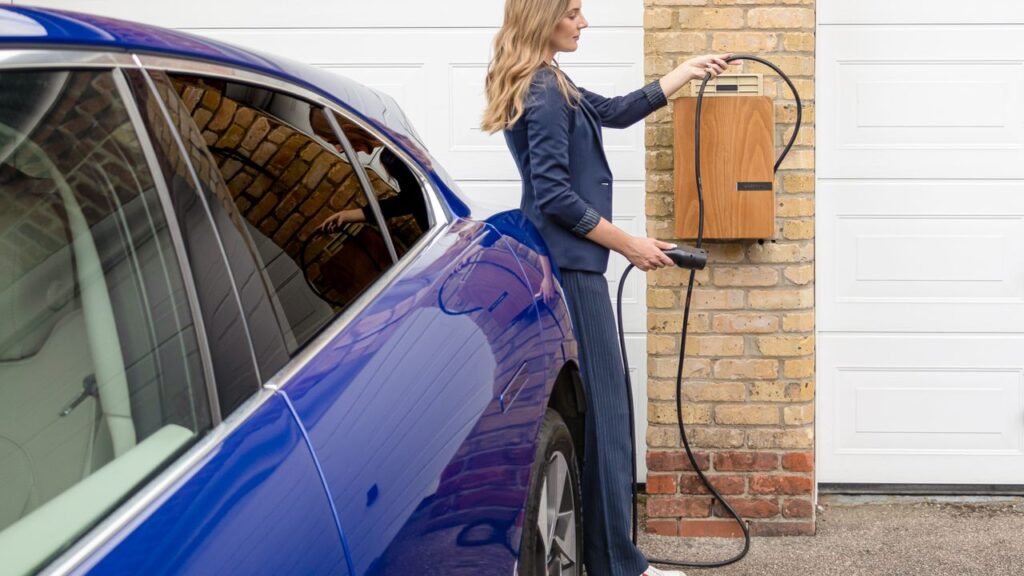 Cómo instalar un punto de recarga para coche eléctrico en casa o garaje