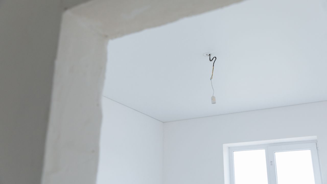 Rehabilitación eléctrica de vivienda antigua en Valencia: guía completa 2026